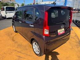 リヤドア・リヤクォーター・バックドアウィンドウにスモークドガラスを採用