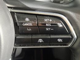 【マツダ・レーダークルーズコントロール】高速道路での長距離走行が楽に！自動で速度を保つクルーズコントロールが、衝突軽減システムと連携し、前方の車両を感知して車間を保つように速度調節してくれます！！