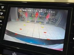 【バックカメラ】駐車時に後方がリアルタイム映像で確認できます。大型商業施設や立体駐車場での駐車時や、夜間のバック時に大活躍！運転スキルに関わらず、今や必須となった装備のひとつです！