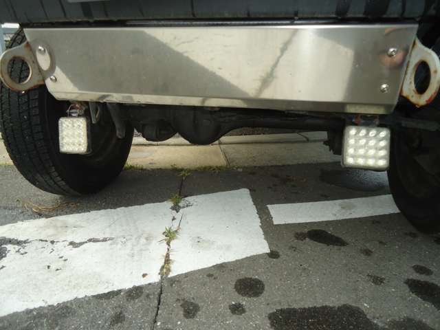 個人経営の為、装備など低限の記載とさせていただいております！ETC,ナビ、CD,DVDなど車両も記載には載せていない場合がございますのでお気軽にご来店いただき掘り出しものを探していただければと思います！
