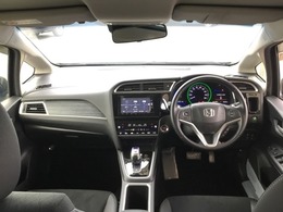 広びろとした視界が運転にゆとりを広げます。