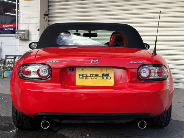 外装には中古車レベルの細やかな傷しか無く綺麗な状態です♪