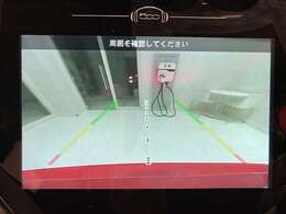 【バックカメラ】運転席から画面上で安全確認ができます。駐車が苦手な方にもオススメな便利機能です。