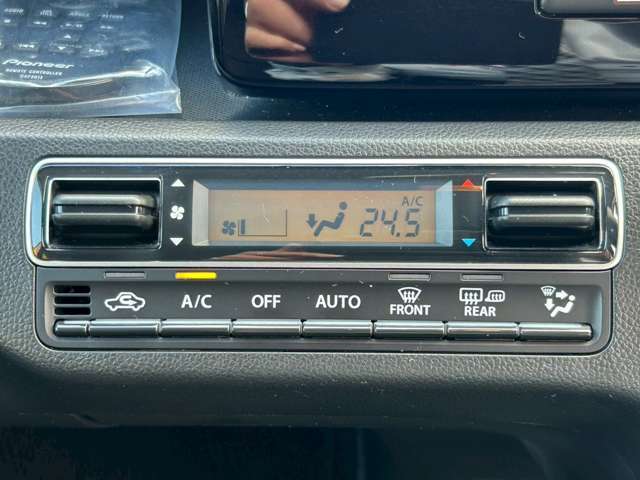 オートエアコン装備で快適な空調を保ちます。