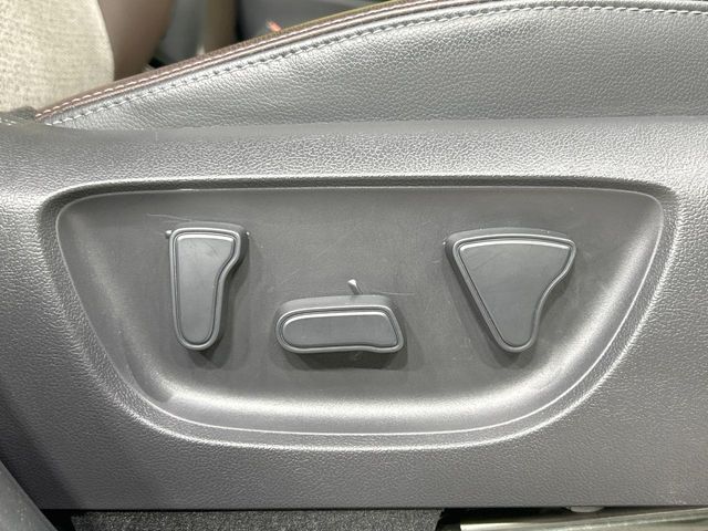 【パワーシート】スイッチ一つで簡単にシートの微調整が可能！電動だから力もいりません！快適なシートポジションにセットして、快適なドライブをお楽しみください。
