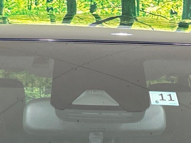 【トヨタセーフティセンス】走行中に前方の車両等を認識し、衝突しそうな時は警報とブレーキで衝突回避と被害軽減をアシスト。より安全にドライブをお楽しみいただけます。