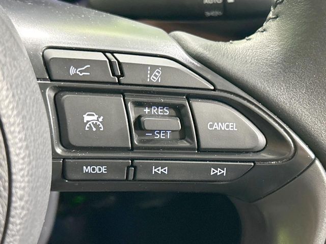 【レーダークルーズコントロール】高速道路での長距離走行が楽に！！自動で速度を保つクルーズコントロールが、衝突軽減システムと連携し、前方の車両を感知して車間を保つように速度調節してくれます！！