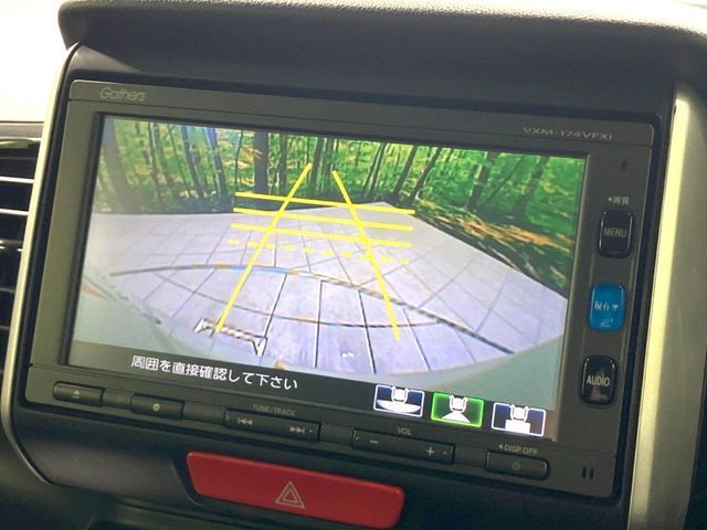 【バックカメラ】駐車時に後方がリアルタイム映像で確認できます。大型商業施設や立体駐車場での駐車時や、夜間のバック時に大活躍！運転スキルに関わらず、今や必須となった装備のひとつです！