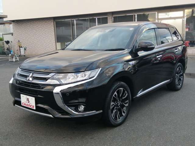 チャンスではお車の販売、整備や修理だけではないんです！車検や鈑金塗装、レンタカーの貸し出し、自動車保険の加入まで全てをサポート致します！！お車の事で困ったことがあれば何でもお気軽にご相談ください。