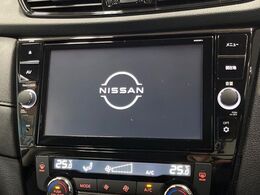 【純正ナビ】人気の純正ナビを装備しております。ナビの使いやすさはもちろん、オーディオ機能も充実！キャンプや旅行はもちろん、通勤や買い物など普段のドライブも楽しくなるはず♪