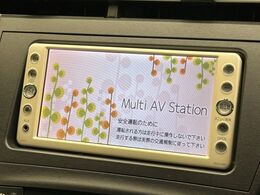 【純正ナビ】人気の純正ナビを装備しております。ナビの使いやすさはもちろん、オーディオ機能も充実！キャンプや旅行はもちろん、通勤や買い物など普段のドライブも楽しくなるはず♪