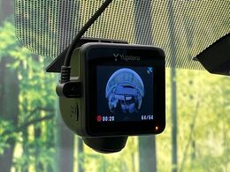 【ドライブレコーダー】安心・安全なカーライフに必須のドライブレコーダーを装備！走行中はもちろん、あおり運転や事故に遭遇した際の状況も映像で記録し、万一のリスクに備えます。