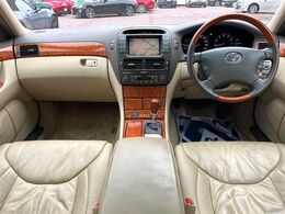 グループ総在庫数約30，000台！！全国の系列店からメーカー・車種問わずご紹介出来るので、あなたにピッタリのお車が見つかるはずです♪まずはお問い合わせ下さい☆