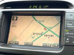 【メーカー純正ナビ】インテリアに溶け込むスタイリッシュな「専用設計」メーカーナビを装備♪視認性や操作性など基本性能にも優れ、より上質なカーライフをお楽しみいただけます。