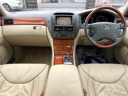 グループ総在庫数約30，000台！！全国の系列店からメーカー・車種問わずご紹介出来るので、あなたにピッタリのお車が見つかるはずです♪まずはお問い合わせ下さい☆