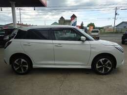 全方位モニター9インチナビ付です。