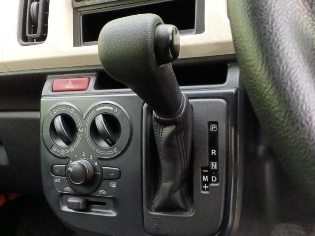 WECARSの展示場では実際に見て、触ってお車をお選びいただけます！知識の豊富な営業スタッフが様々なカーライフをご提案いたします！