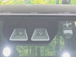 【スマートアシスト】走行中に前方の車両等を認識し、衝突しそうな時は警報とブレーキで衝突回避と被害軽減をアシスト。より安全にドライブをお楽しみいただけます。