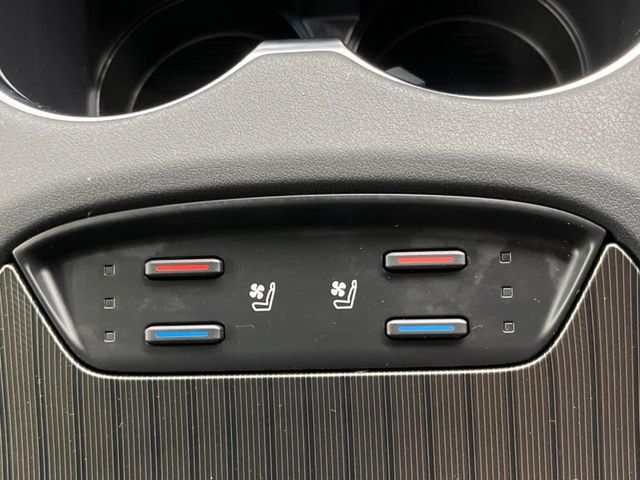 【シートベンチレーション】夏場は涼しい風でお尻や背中の熱やムレを防ぎ、冬はエアコンよりも早く温まってポカポカに！季節を問わず快適に過ごせます。