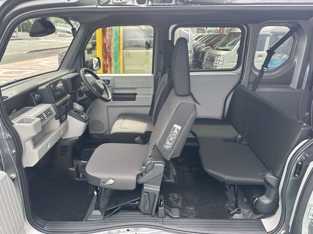★5年間新車保障★初度登録から5年間の新車保証が含まれています。長期間、安心してお乗り頂けます！保障費用は支払総額に含まれています！遠方のお客様は保証継承後、お近くのディーラーにて保証が受けられます！