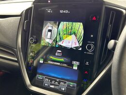 【マルチテレインモニター】車のフロントやサイドのカメラ画像を同時にモニター表示することで、悪路や狭い道を走行時でも周囲の状況確認ができ安心！本格SUVにうれしい装備です♪