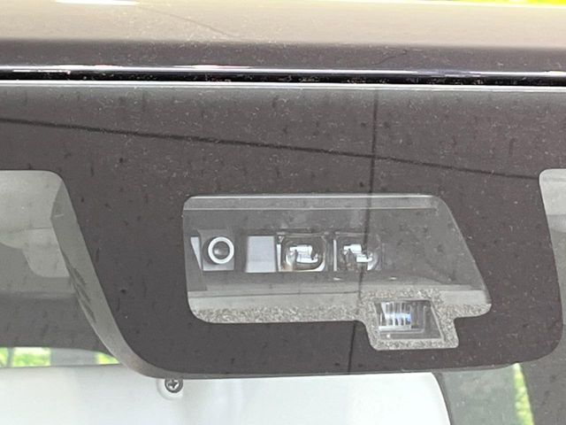 【スズキ　セーフティサポート】走行中に前方の車両等を認識し、衝突しそうな時は警報とブレーキで衝突回避と被害軽減をアシスト。より安全にドライブをお楽しみいただけます。