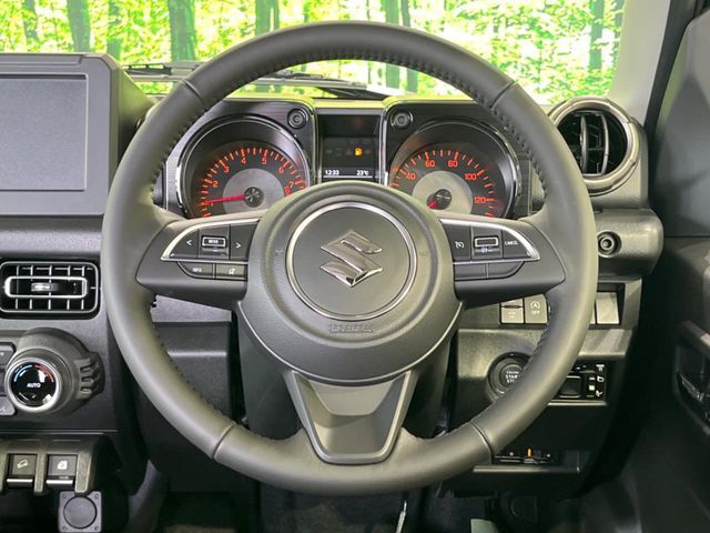 【ステアリングスイッチ】運転中、前方から目線をそらすことなく、オーディオ等の操作が可能な便利機能！安心＆快適なドライブを演出してくれます♪