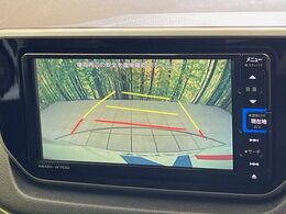 【バックカメラ】駐車時に後方がリアルタイム映像で確認できます。大型商業施設や立体駐車場での駐車時や、夜間のバック時に大活躍！運転スキルに関わらず、今や必須となった装備のひとつです！