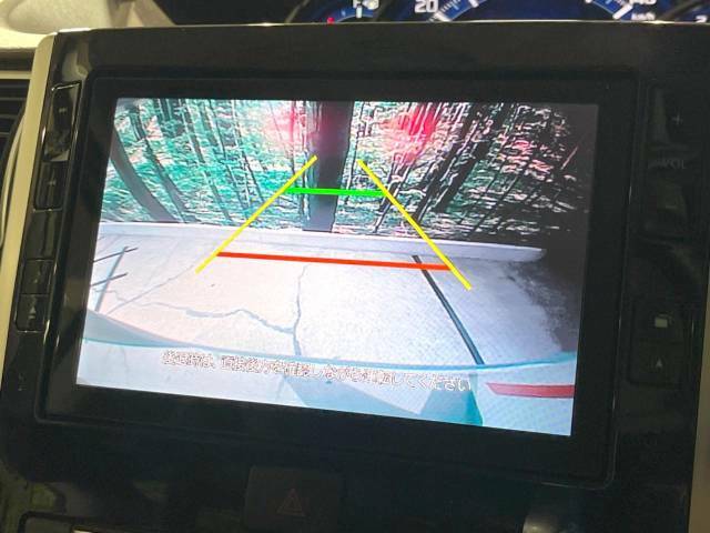 【バックカメラ】駐車時に後方がリアルタイム映像で確認できます。大型商業施設や立体駐車場での駐車時や、夜間のバック時に大活躍！運転スキルに関わらず、今や必須となった装備のひとつです！