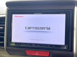 【ナビゲーション】目的地までしっかり案内してくれる使いやすいナビ。Bluetooth接続すればお持ちのスマホやMP3プレイヤーの音楽を再生可能！毎日の運転がさらに楽しくなります！！