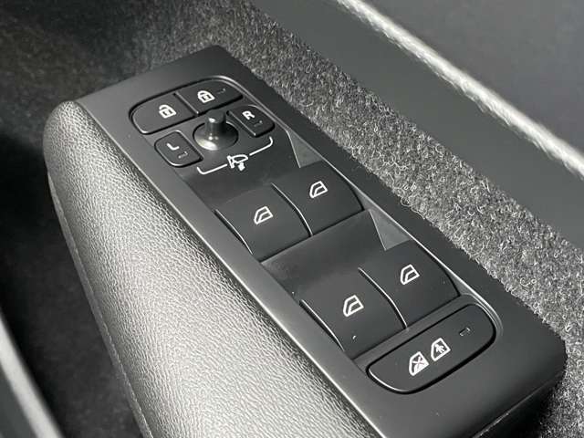 ご遠方の場合でも、下取り車両の金額を概算でお出しすることは可能でございます。車検証をお手元に、走行距離をご確認の上お問い合わせくださいませ。