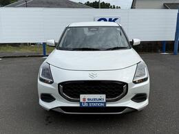 マイルドハイブリッド搭載で低燃費なうえ、スムーズ操作性能と高い走行性能を実現したスイフト。アルミとフルスポイラーで見た目もスポーティーです。