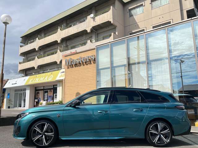 「新車保証継承可能です。別途承っております。万が一トラブルの際は全国のディーラーにて保証修理が可能です」