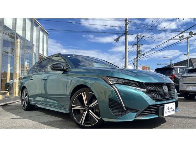 「新車保証継承可能です。別途承っております。万が一トラブルの際は全国のディーラーにて保証修理が可能です」