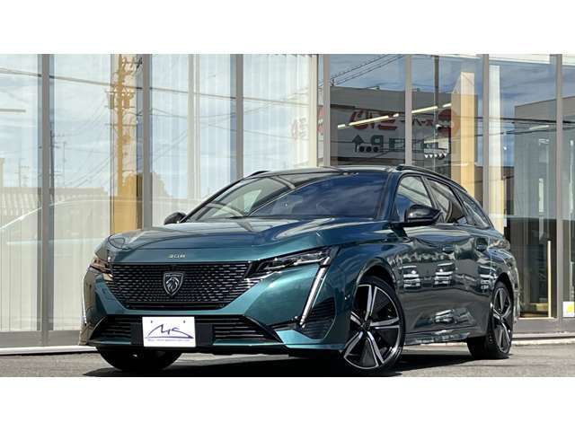 「新車保証継承可能です。別途承っております。万が一トラブルの際は全国のディーラーにて保証修理が可能です」