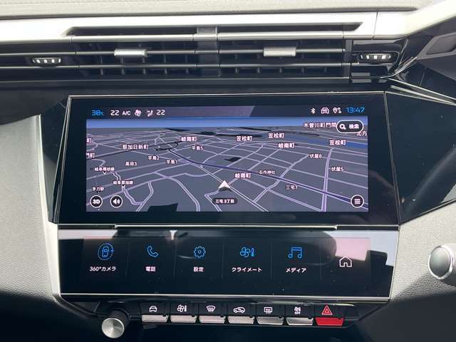 「新車保証継承可能です。別途承っております。万が一トラブルの際は全国のディーラーにて保証修理が可能です」