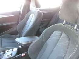 弊社整備工場にて、360°納車前点検を実施。エンジン、トランスミッション、サスペンションはもちろんのこと、マフラーやエアコンなどの電気系統やコンピュータ・システムなどを詳細に点検します。