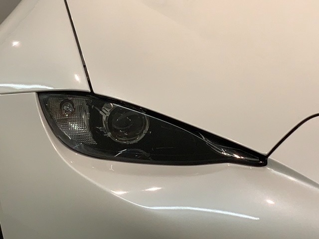 LEDヘッドライトは、点灯の瞬間から最大光量を発揮し、突然暗くなるトンネルなどでの安定感を高めます。