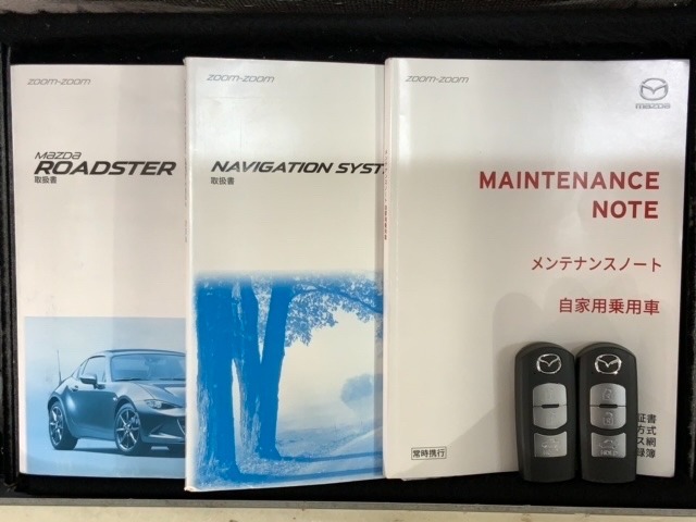 スマートキーは鍵をバッグに入れたままでもドアロックの開閉やエンジンのON・OFFができます。夜間や雨の日も鍵を探さなくて良いので便利です。