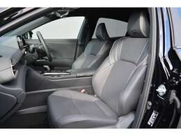 ■内装状態も◎■中古車では、外装状態が良好でも喫煙車であったり、芳香剤の匂いに使用上出来る汚れやキズがありますが、当社は「全車新車ベース」なのでキズもなければ新車の香りしかしません！