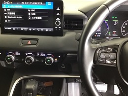 ホンダ純正メモリーナビ搭載なので、遠方へのドライブもお任せ下さい！ステアリング左手側にオーディオ関連のコントロールスイッチを配置しています。操作時は視線を逸らすことなく運転に集中できます