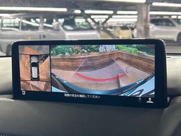 【360°ビューモニター】専用のカメラにより、上から見下ろしたような視点で360度クルマの周囲を確認することができます☆死角部分も確認しやすく、狭い場所での切り返しや駐車もスムーズに行えます。