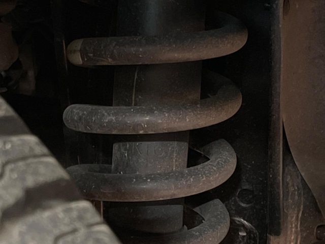 お車を安心してお乗りいただく為には、足回りの定期点検が欠かせません。サービスサポート（有償保証）では無料点検もご提供しており、安心のカーライフをお過ごしいただけるサポート体制が整っています。
