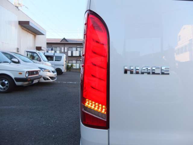 光り輝くLEDテールランプも装備しております。
