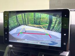 【バックカメラ】駐車時に後方がリアルタイム映像で確認できます。大型商業施設や立体駐車場での駐車時や、夜間のバック時に大活躍！運転スキルに関わらず、今や必須となった装備のひとつです！