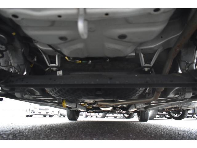 車両後方からの下回りです。マフラー防錆塗装や下回り防錆施工等も可能でございます。
