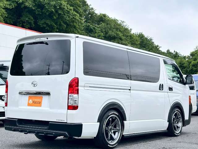 R5年　ハイエースバン　ダークプライムII　ベッドキット　車輛サイズ469cm×169cm×190cm　乗車定員5名　就寝定員2名　ベッドキット　フローティングナビ　ETC　フリップダウン　走行時リアクーラー＆ヒータ