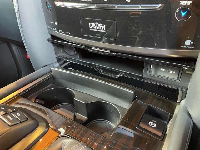 全国納車可能です。納車方法及び費用につきましては、お気軽にコーディネーターまでご相談ください。遠方のご納車の際も我々がしっかりサポートさせて頂きます。お気軽にスタッフまでご相談下さい。