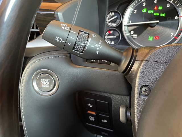 輸入車ディーラー採用のドライブレコーダーも選べます。万が一の事故の際のお守りとしていかがでしょうか？その他様々なオプションをご用意しております。