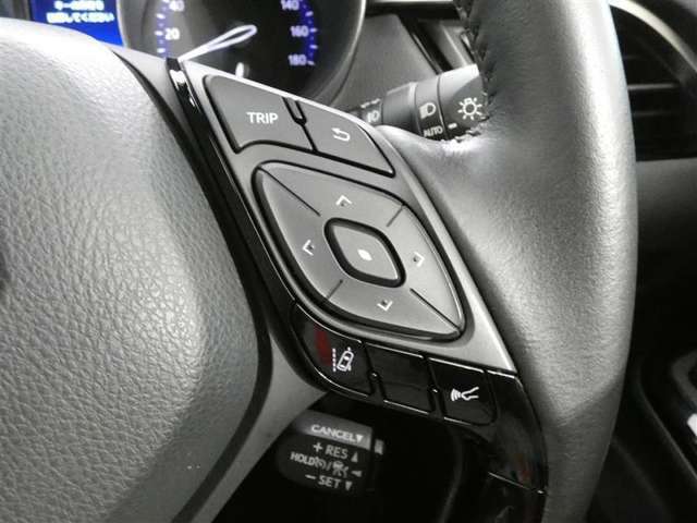【ステアリングスイッチ】ハンドルから手を離さずに、操作が出来るスイッチです。（現車でのご確認をお願い致します）
